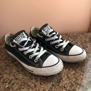 Black used All star converse